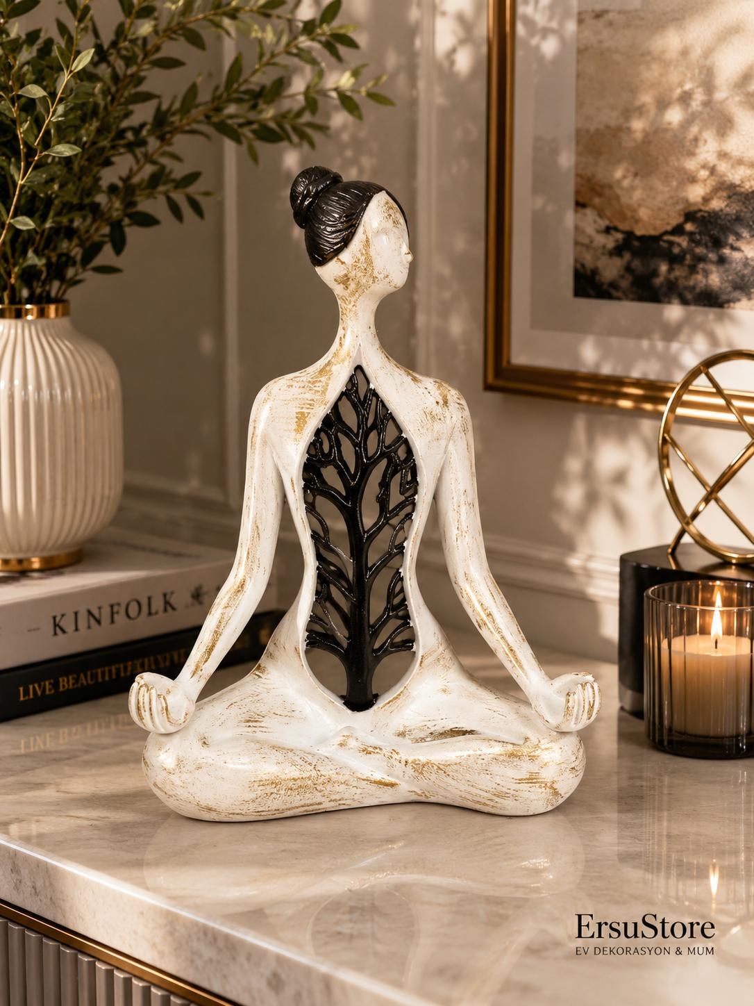 Siyah Beyaz Meditasyon Kadın Figürü